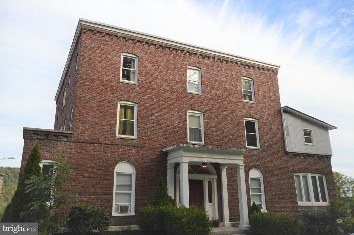 609 Piedmont Ave Unit 3A, Cumberland, MD 21502 Room for Rent in