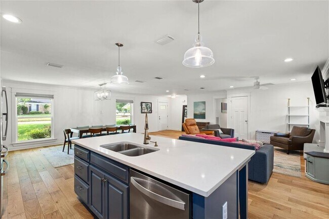 Foto del edificio - 6404 Cathedral Way