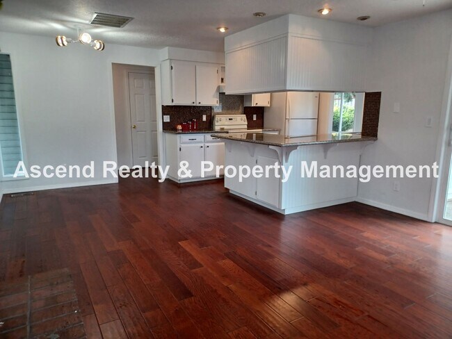Building Photo - Remodeled Ranch on CuldeSac Large Fenced B...
