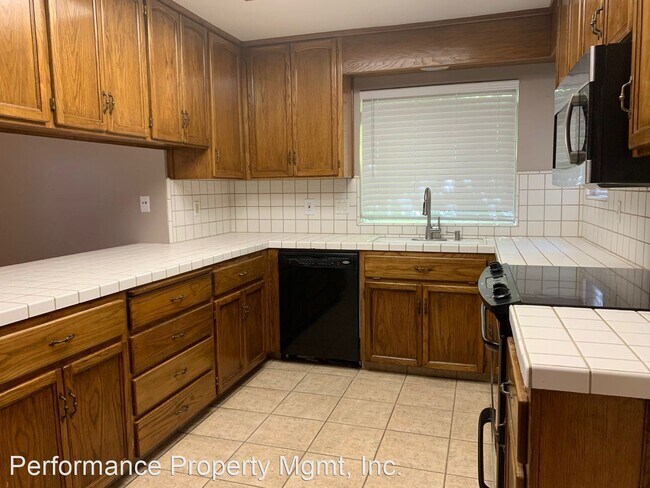 Foto del edificio - 3 br, 2 bath House - 802 E. Catalina Cir.