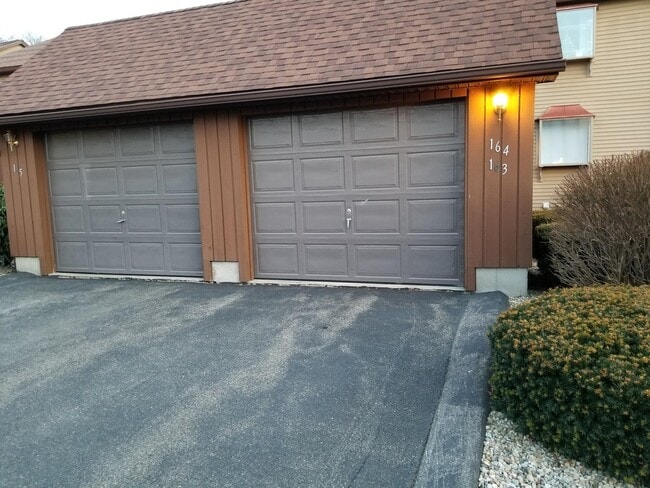 Foto del edificio - 163 Pine Grove Dr