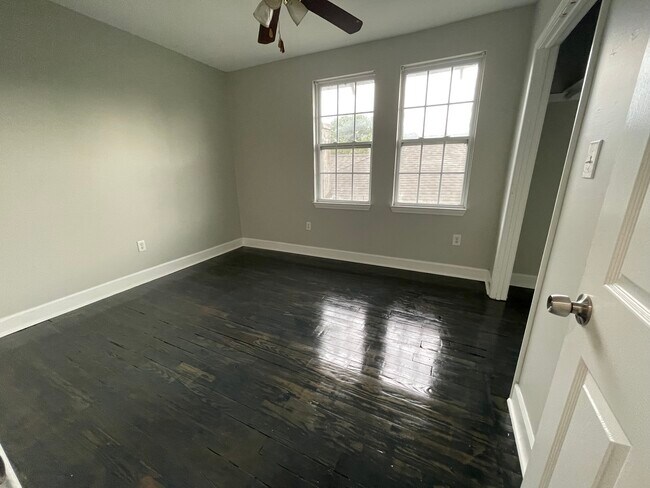 Building Photo - 7026 S Claiborne Ave
