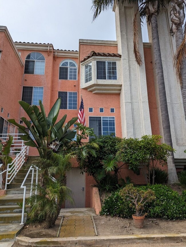 Building Photo - 221 Donax Ave