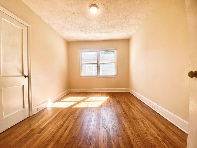 Building Photo - 118 E Edgewood Dr