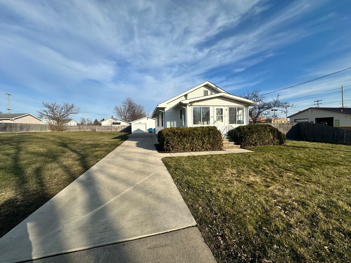 Primary Photo - Three Bedroom Home in Battle Creek