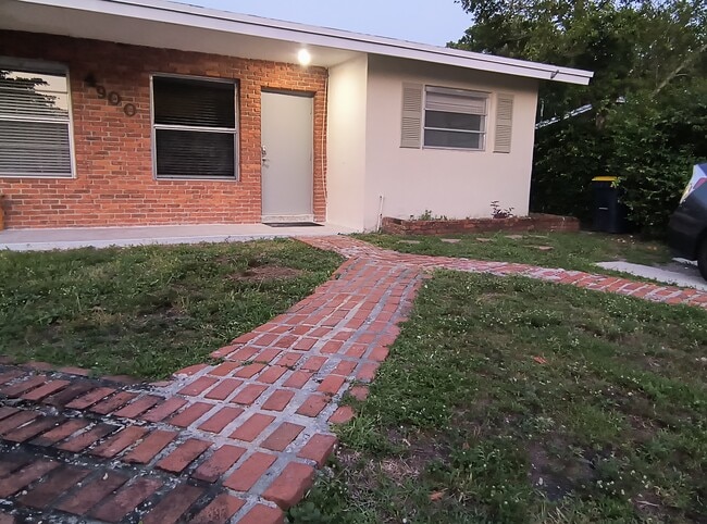 Building Photo - 4900 SW 28th Ter