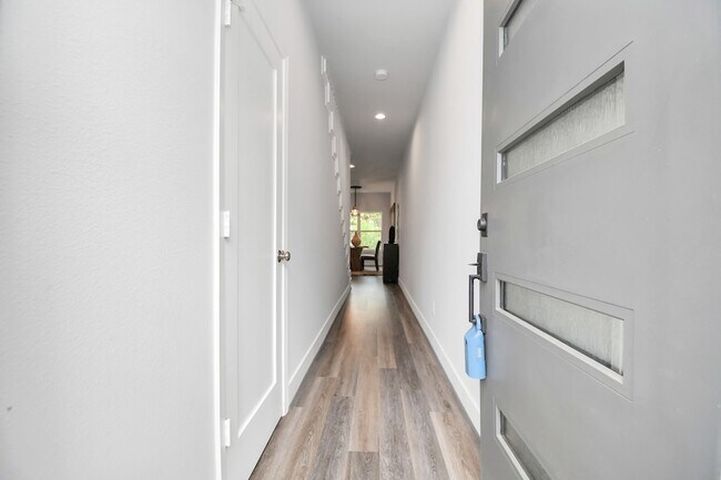 Foto del edificio - 3814 Lakewood Dr