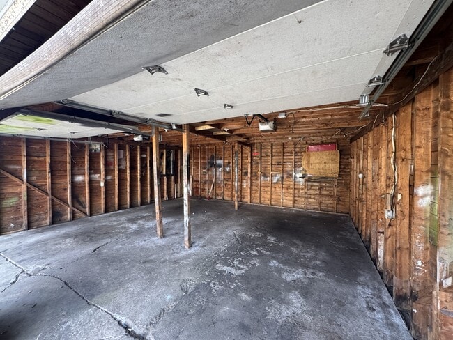 Building Photo - 127-127 Steadman St