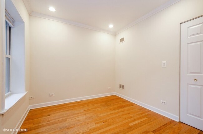 Foto del edificio - 2856 W Rosemont Ave