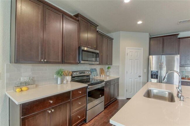 Building Photo - 173 Flexus Ln