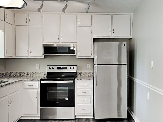 Building Photo - 1317 Classic Dr NE
