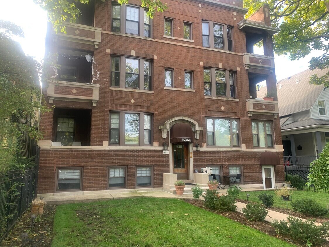 Primary Photo - 2539 W Logan Blvd
