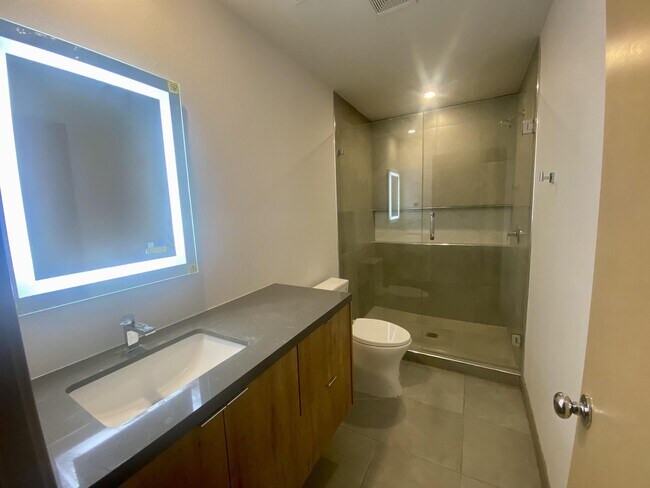 Foto del edificio - 1321 E Iris Ave