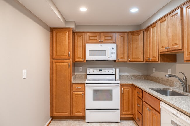 Building Photo - 7651 Tremayne Pl