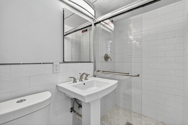 Foto del edificio - 1363 28th St NW