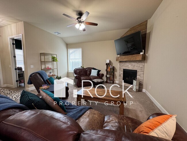 Foto del edificio - Beautiful 3 Bedroom Home with Study in Westmoore Area of OKC *HALF OFF 1st Month's Rent*