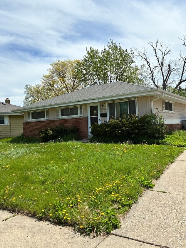 Building Photo - 3BR 2 BA SINGLE FAMILY RANCH STYLE HOME WI...
