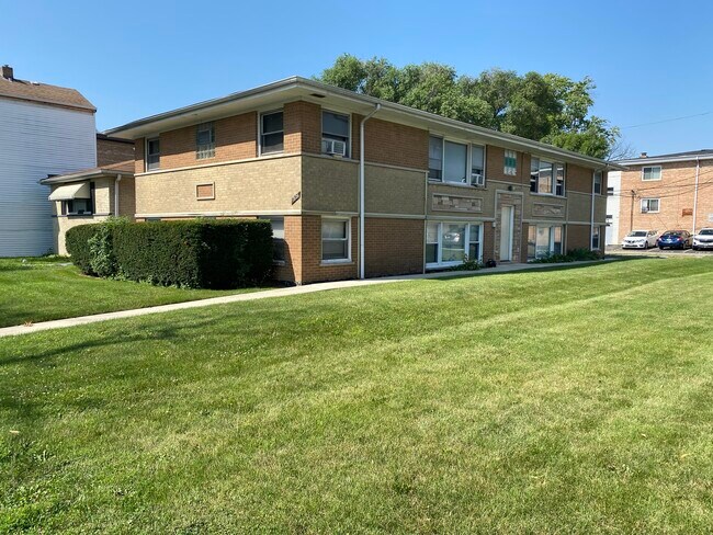 Building Photo - 1826 S 13th Ave