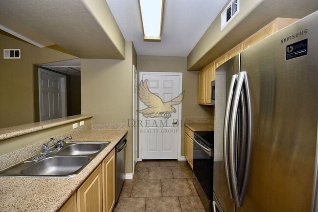 Foto del edificio - 8000 W Badura Ave