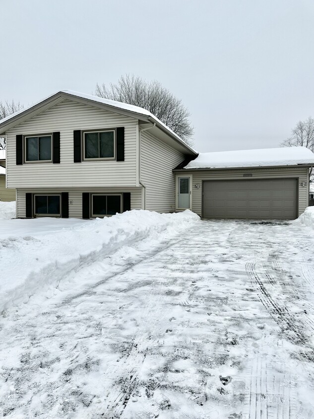 Foto principal - 4268 Sun Cliff Rd