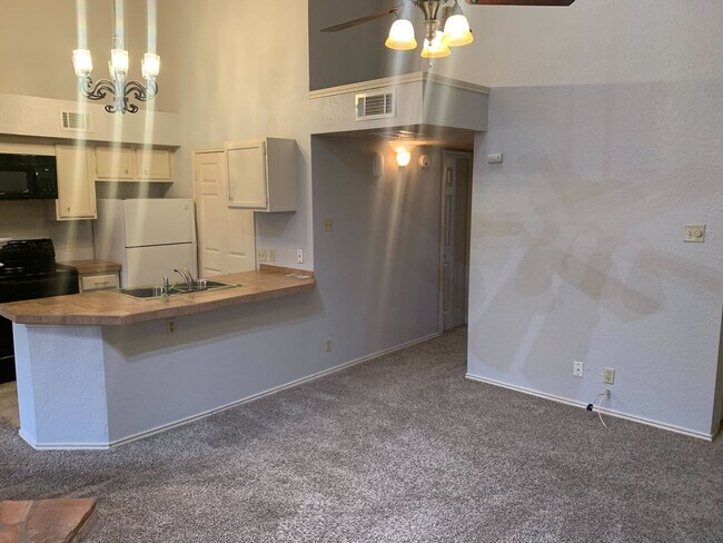 Foto del edificio - Spectacular One Bedroom One Bath CONDO