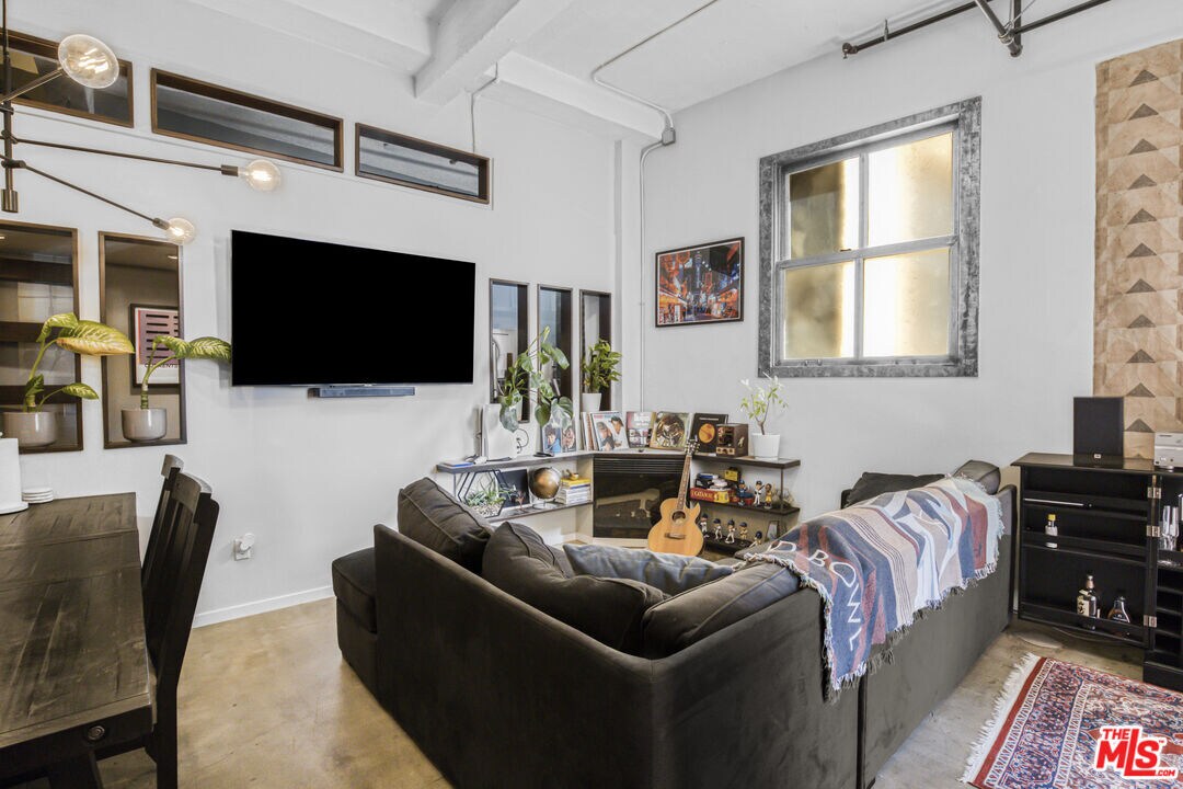 Foto principal - 738 S Los Angeles St