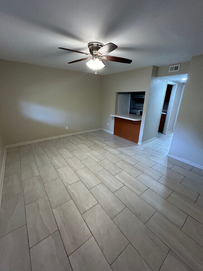 Foto del edificio - 1BD/ 1BA Apartment Located Within Walking distance of FAMU! True One Bedroom Apartment!