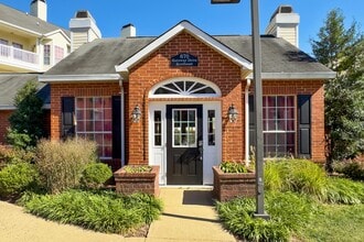 Building Photo - 674 Gateway Dr SE