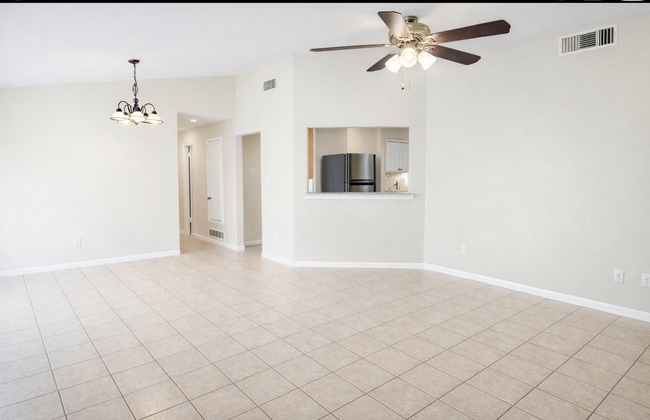 Building Photo - 2305 Magnum Cir