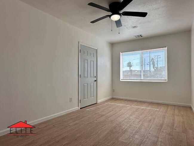 Foto del edificio - Completely Remodeled!