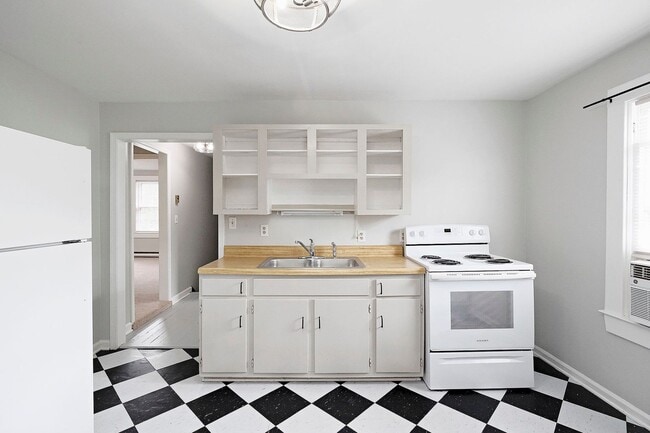 Building Photo - Charming Pet-Friendly Belmont Apartment