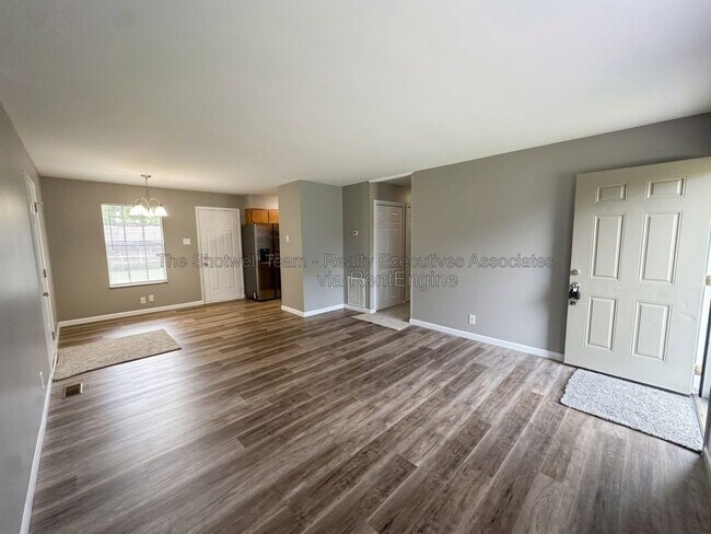 Building Photo - 1108 Ruskin Dr