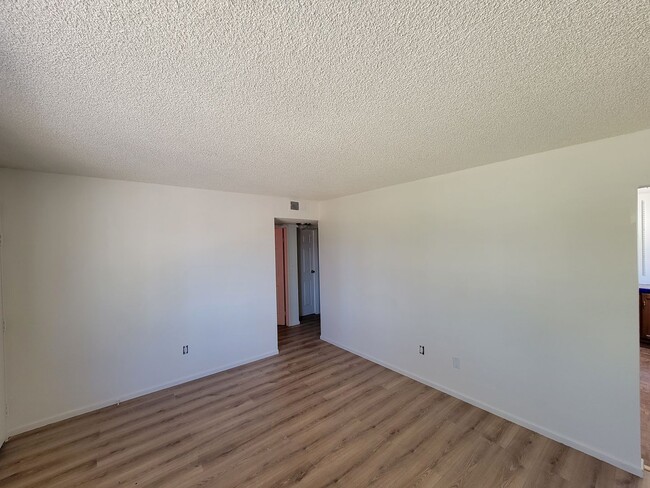 Foto del edificio - 914 E 2nd St
