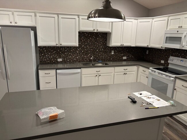 Building Photo - Home in Gated Community