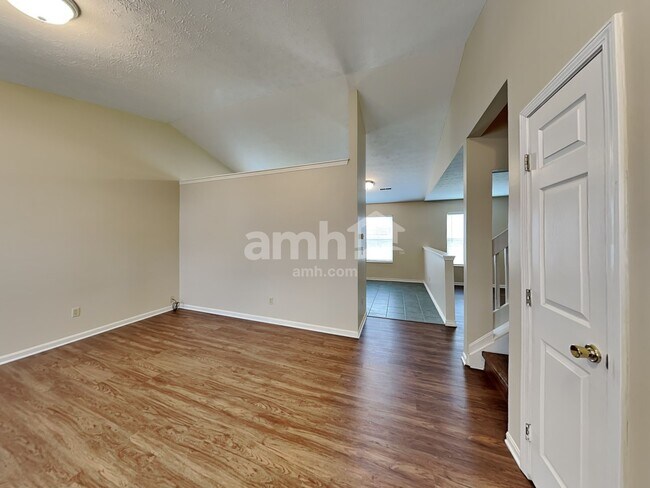 Building Photo - 51 Clearview Ln