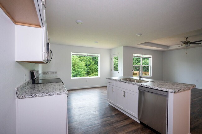Foto del edificio - BRAND NEW 3 BEDROOM HOME - BOLIVAR, MO