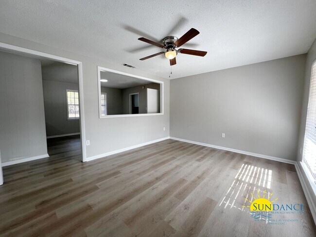 Building Photo - Fully renovated Crestview home, a must see...