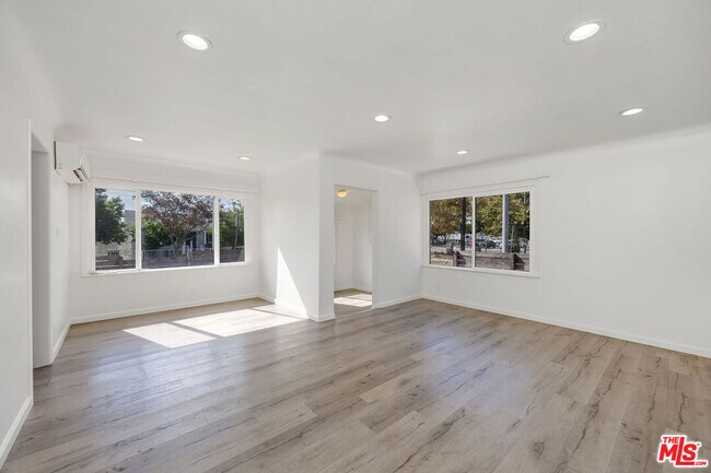 Foto del edificio - 2103 Barclay St
