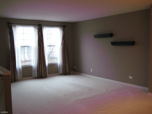 Building Photo - 3 br, 2.5 bath Townhome - The Reserve