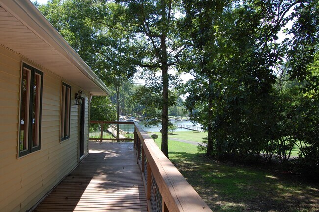 Building Photo - 26 Rocky Pointe Rd