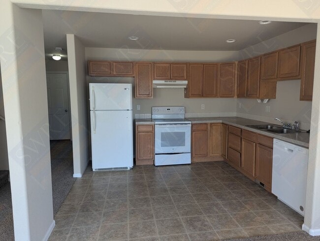 Building Photo - 4 Bedroom 2.5 Bath Townhome, Coming Soon!