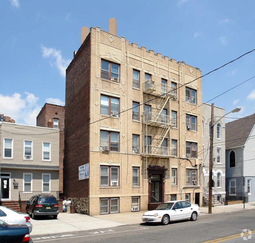 Primary Photo - 2207 New York Ave