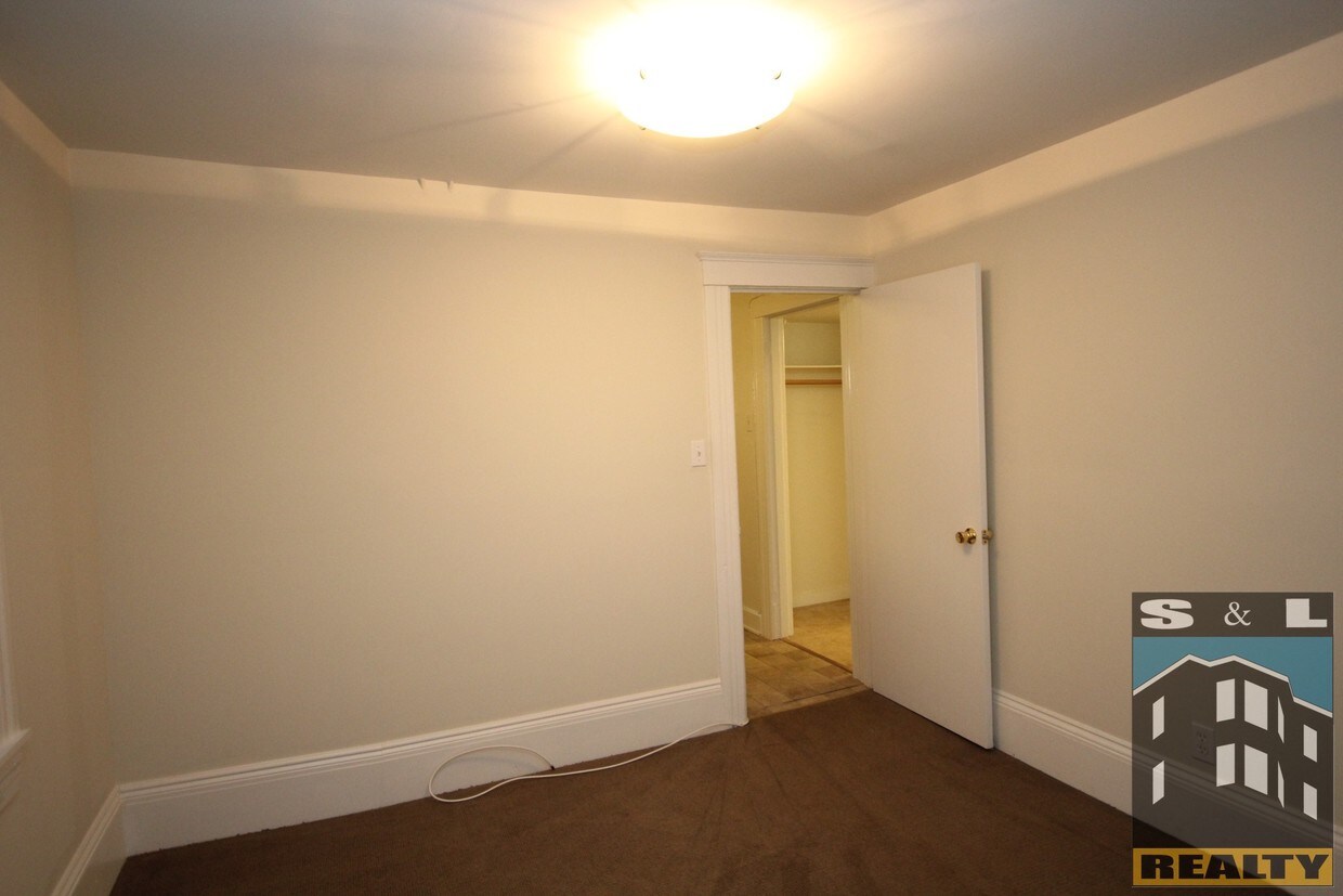 Primary Photo - 1044 Pine St