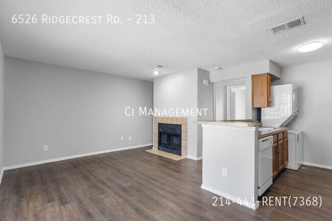 Building Photo - New listing in an amazing location! Call t...