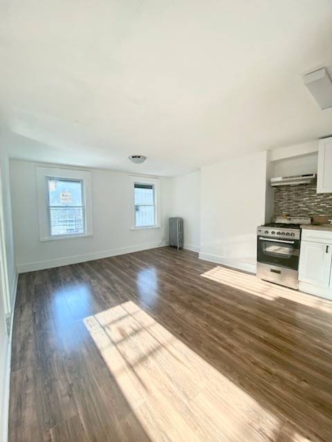 Primary Photo - 325A Lewis Ave