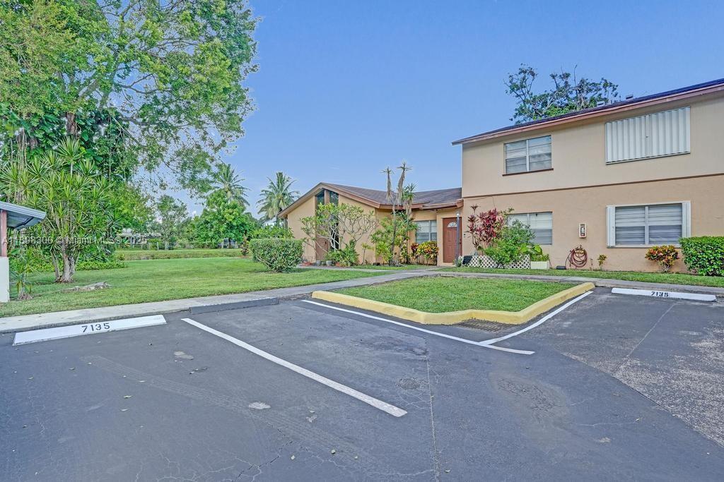 Foto principal - 7135 W Sunrise Blvd