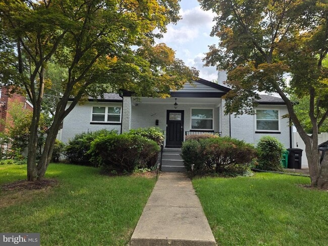Building Photo - 6607 Hansford St