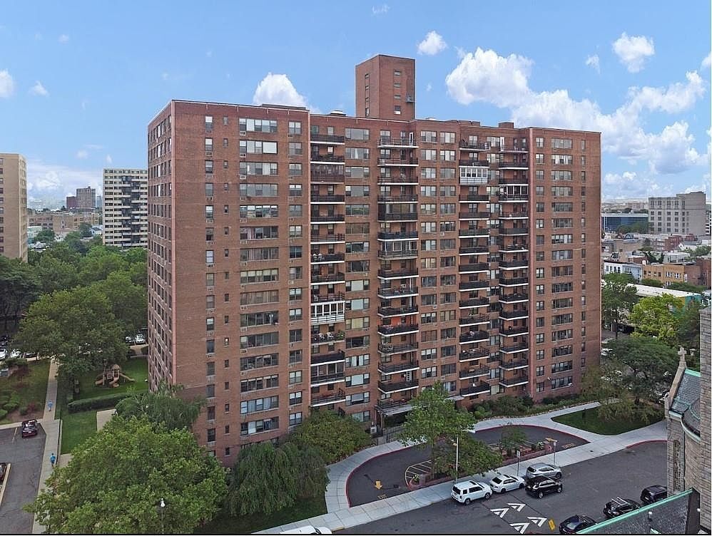 Foto principal - 225 Saint Pauls Ave