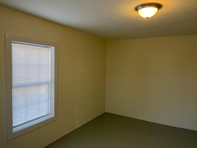 Building Photo - 714 Rainbow Ave