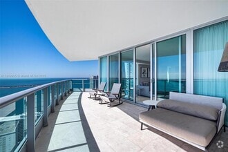 Building Photo - 1331 Brickell Bay Dr